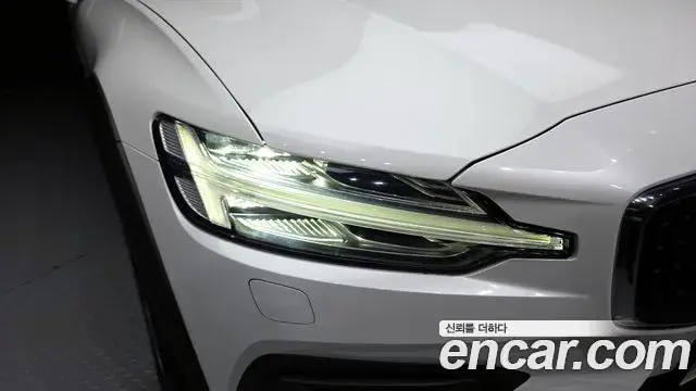 Volvo V60 Cross Country 2020 — Şəkil 15/35