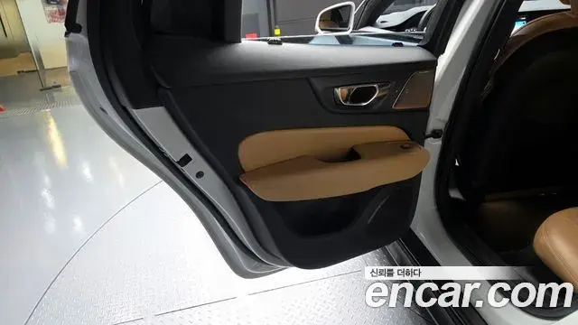 Volvo V60 Cross Country 2020 — Şəkil 34/35