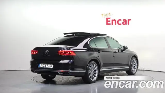 Volkswagen Passat GT 2022 — Photo 8/30