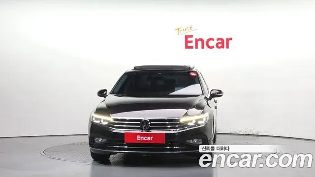 Volkswagen Passat GT 2022 — Photo 11/30