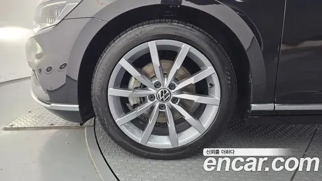 Volkswagen Passat GT 2022 — Photo 25/30