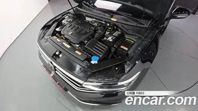 Volkswagen Passat GT 2022 — Photo 7/30