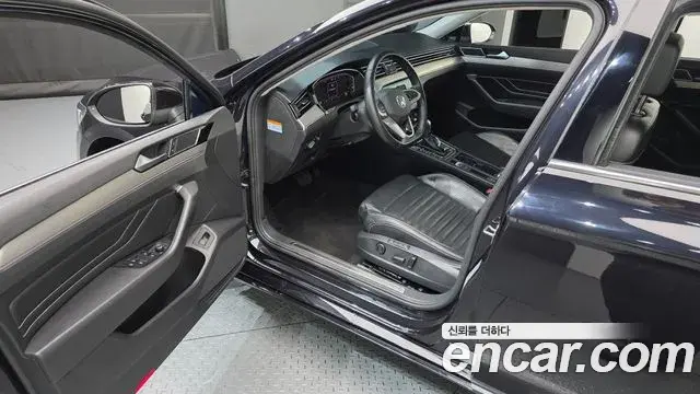 Volkswagen Passat GT 2022 — Photo 13/30