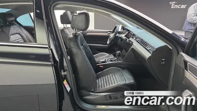 Volkswagen Passat GT 2022 — Photo 15/30