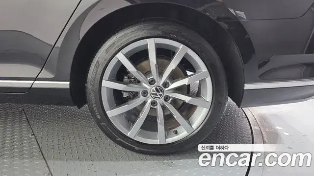 Volkswagen Passat GT 2022 — Photo 26/30