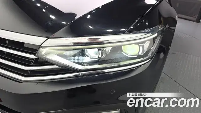 Volkswagen Passat GT 2022 — Photo 29/30