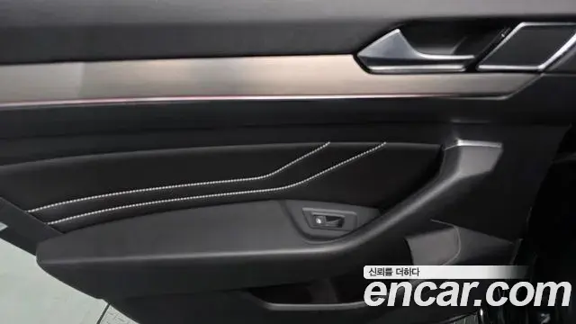 Volkswagen Passat GT 2022 — Photo 9/30