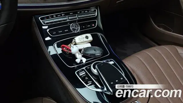 Mercedes-Benz E-Class 2019 — Фото 18/20
