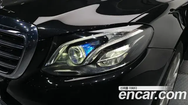Mercedes-Benz E-Class 2019 — Photo 31/31