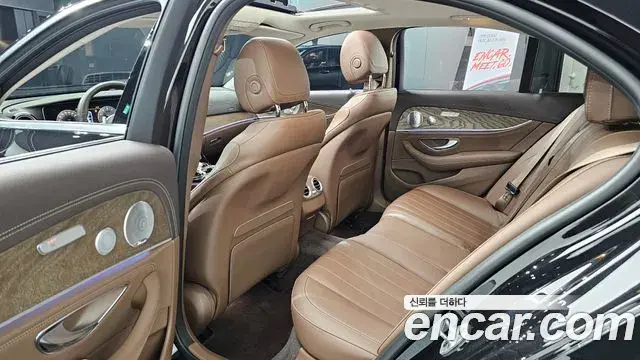 Mercedes-Benz E-Class 2019 — Photo 3/31