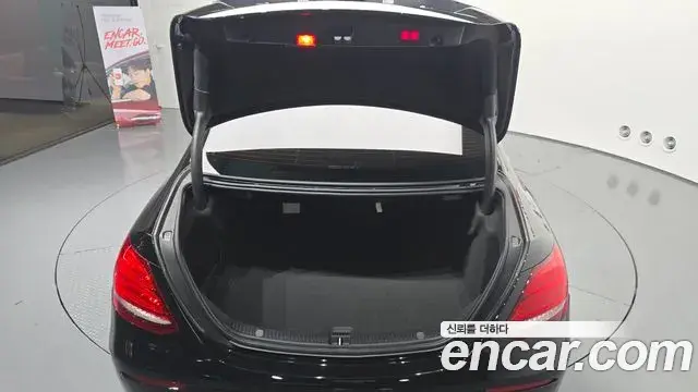 Mercedes-Benz E-Class 2019 — Photo 5/31