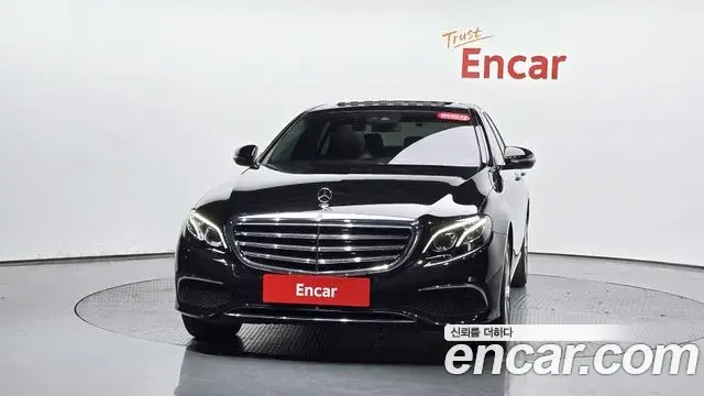 Mercedes-Benz E-Class 2019 — Şəkil 16/30