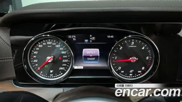Mercedes-Benz E-Class 2019 — Şəkil 26/30