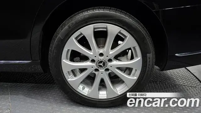 Mercedes-Benz E-Class 2019 — Şəkil 22/30