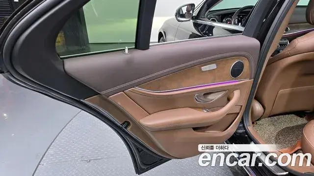 Mercedes-Benz E-Class 2019 — Şəkil 8/30