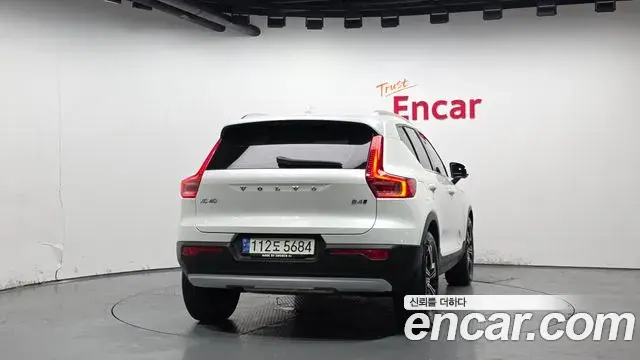 Volvo XC40 2021 — Фото 4/20