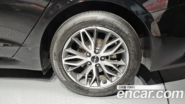 Kia K5 2023 — Photo 11/30