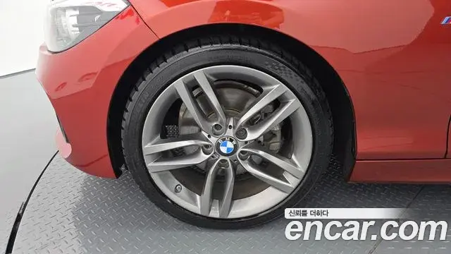 BMW 1 Series 2018 — Şəkil 7/31