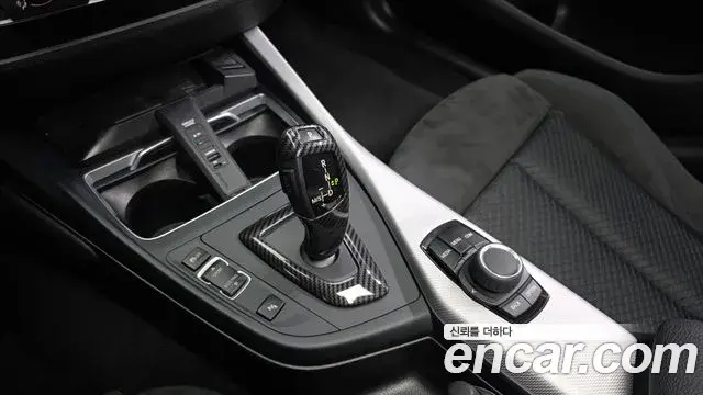 BMW 1 Series 2018 — Şəkil 25/31