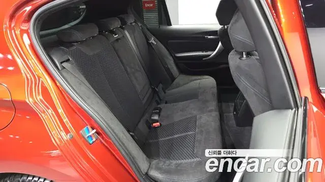 BMW 1 Series 2018 — Şəkil 12/31