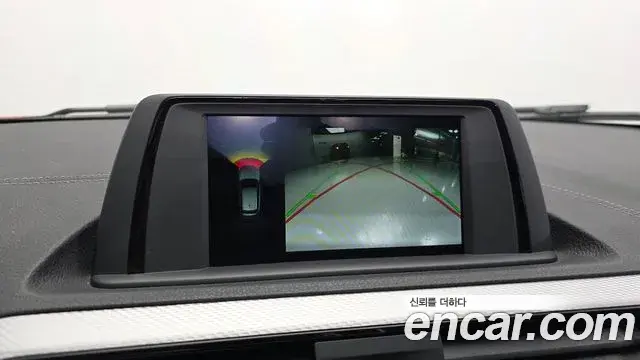 BMW 1 Series 2018 — Şəkil 28/31
