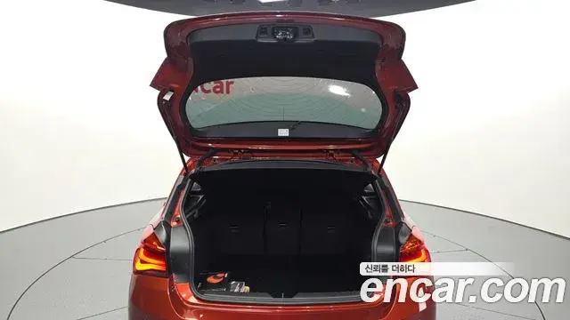 BMW 1 Series 2018 — Şəkil 18/31