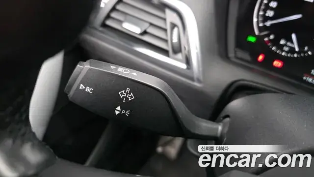 BMW 1 Series 2018 — Şəkil 11/31