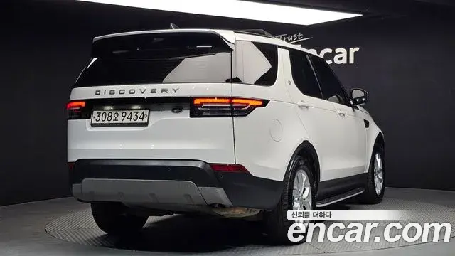Land Rover Discovery 5 2018 — ფოტო 16/20