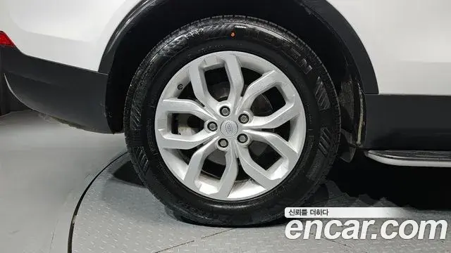 Land Rover Discovery 5 2018 — ფოტო 4/20