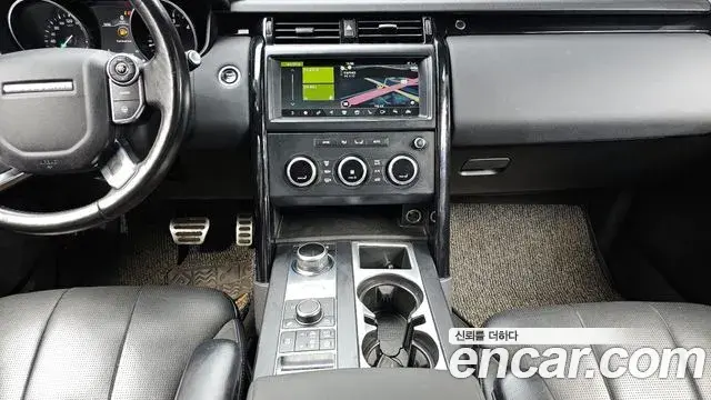 Land Rover Discovery 5 2018 — ფოტო 6/20