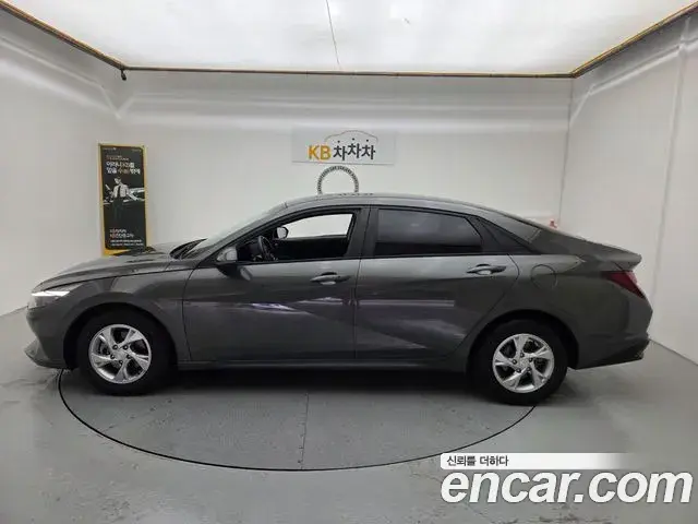 Hyundai The New Avante Hybrid 2021 — Photo 15/19