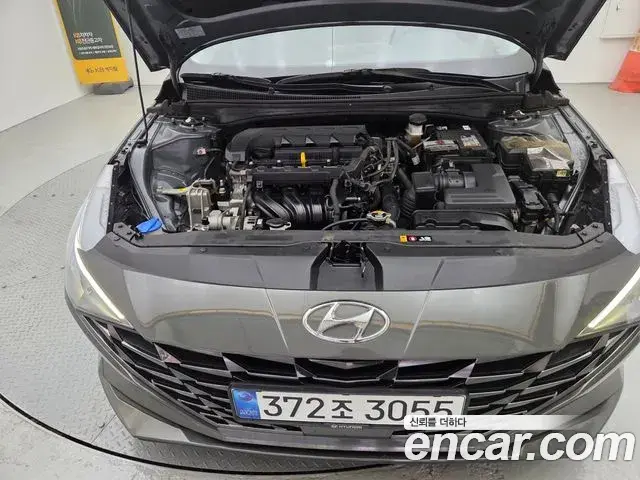 Hyundai The New Avante Hybrid 2021 — Photo 18/19