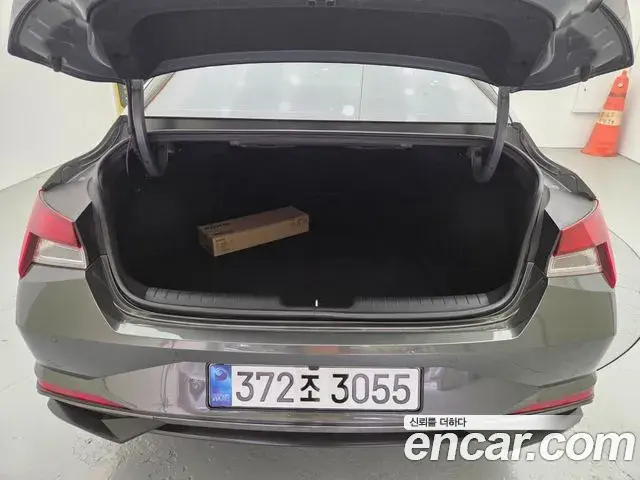 Hyundai The New Avante Hybrid 2021 — Photo 16/19