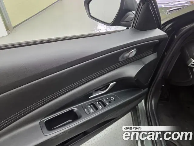 Hyundai The New Avante Hybrid 2021 — Photo 10/19