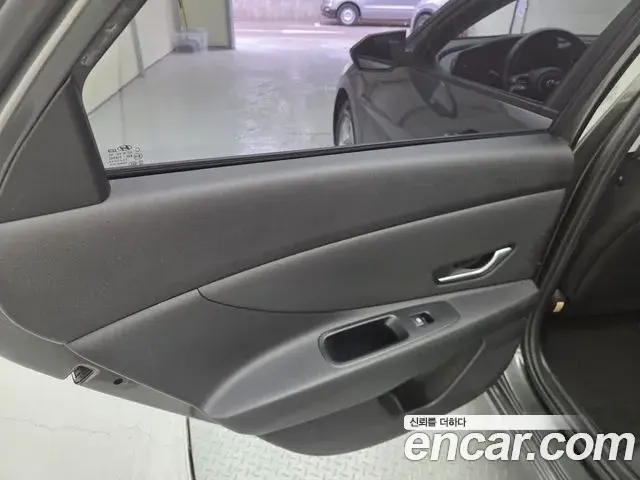 Hyundai The New Avante Hybrid 2021 — Photo 7/19