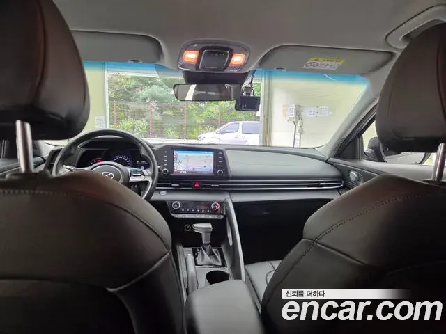 Hyundai The New Avante Hybrid 2021 — Photo 9/19