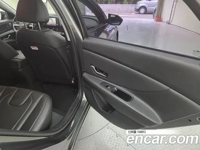 Hyundai The New Avante Hybrid 2021 — Photo 5/19