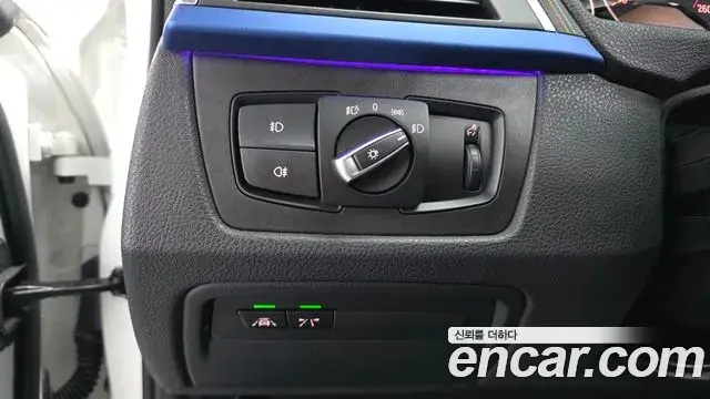 BMW 3 Series 2018 — Şəkil 13/20