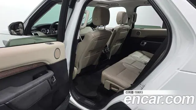 Land Rover Discovery 5 2019 — Фото 12/20