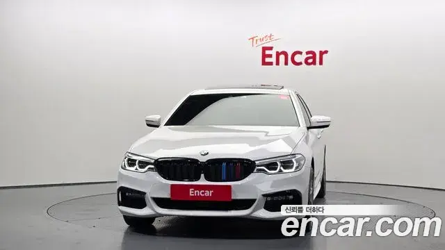 BMW 5 Series 2018 — Photo 30/34
