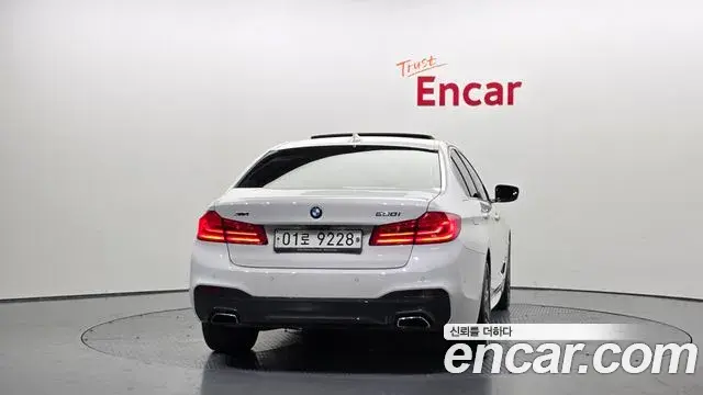 BMW 5 Series 2018 — Photo 18/34