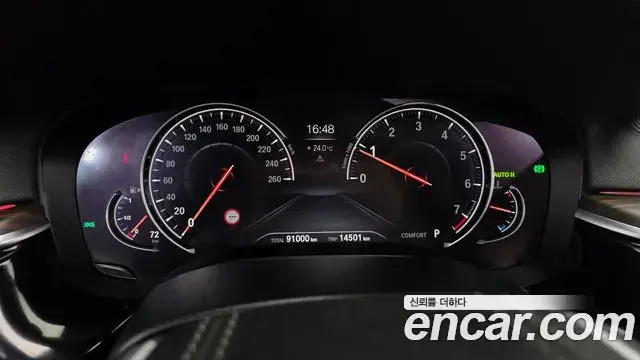 BMW 5 Series 2018 — Photo 22/34