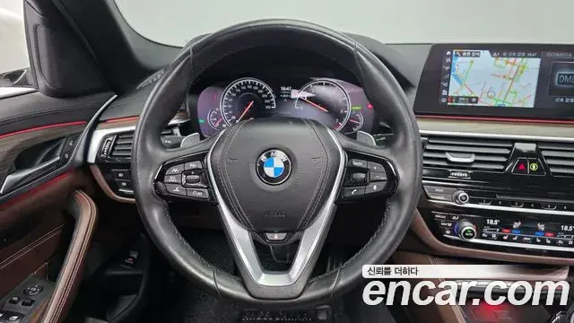 BMW 5 Series 2018 — Photo 20/34