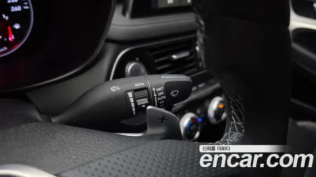 Genesis G70 2020 — Şəkil 28/30