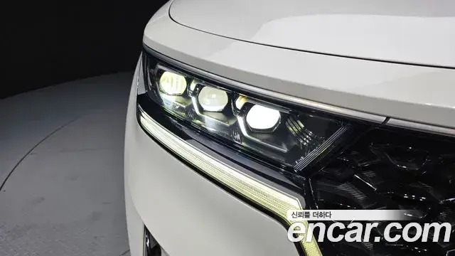 Kia Sorento 2022 — Şəkil 2/32