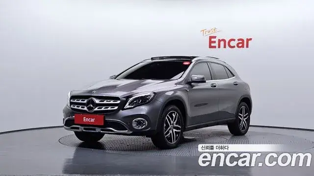Mercedes-Benz GLA-Class 2019 — Şəkil 19/20