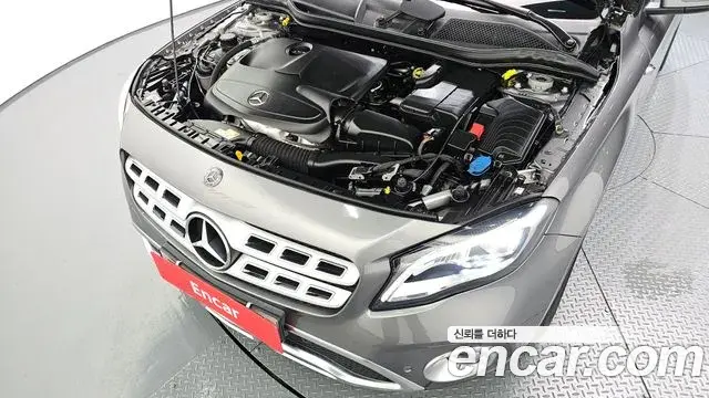 Mercedes-Benz GLA-Class 2019 — Şəkil 7/20
