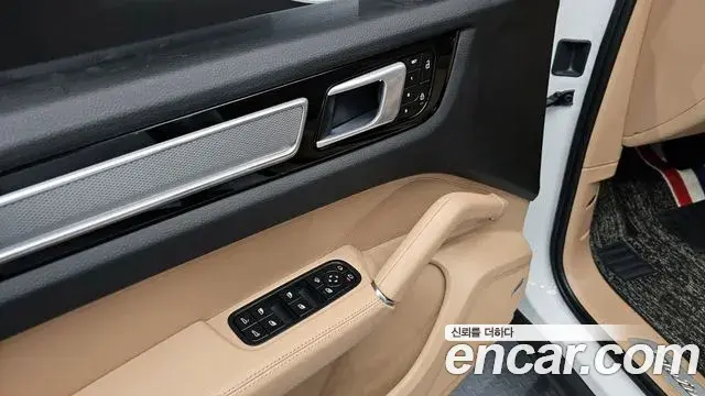Porsche Cayenne 2022 — ფოტო 26/30
