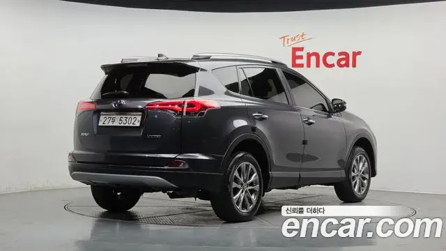 Toyota RAV4 2018 — Фото 2/20