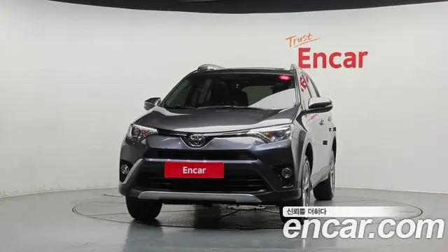 Toyota RAV4 2018 — Фото 3/20